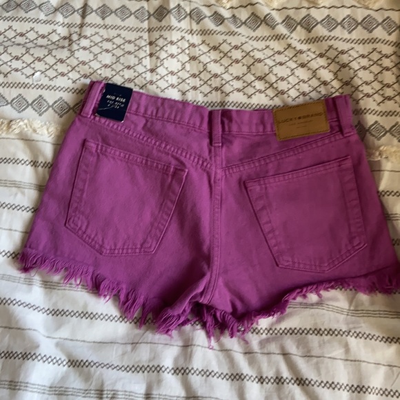 NWT LUCKY BRAND JEAN SHORT MID RISE CUT OFF 6 28 WAIST MAGENTA - Picture 9 of 10